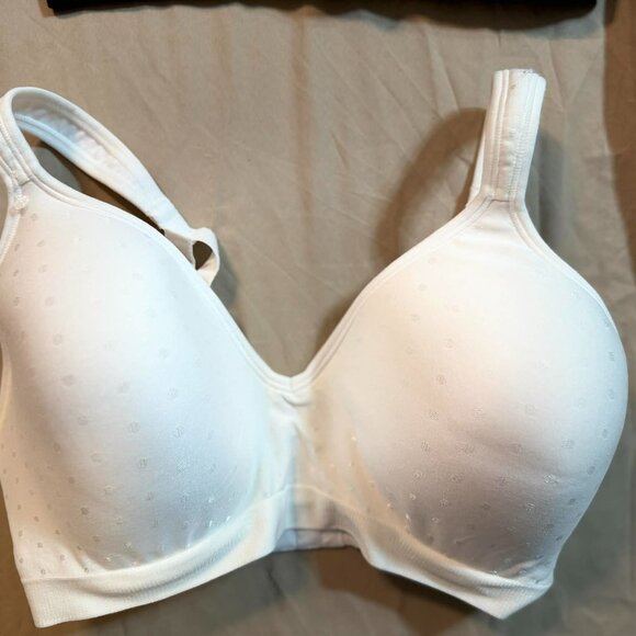 TWO Beauty by Bali Comfort Revolution Foam Wirefree Bras 36DD 1 Black & 1 White - Picture 2 of 14
